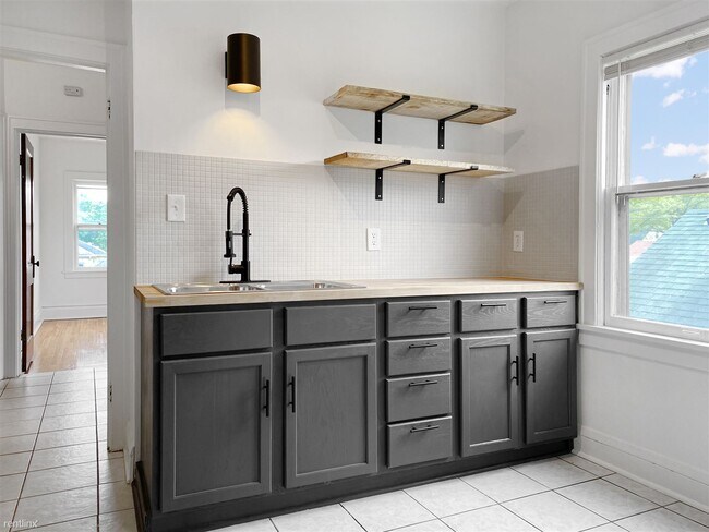 Photo - 2 br, 1 bath 4plex - 3912 North Thomas Ave...