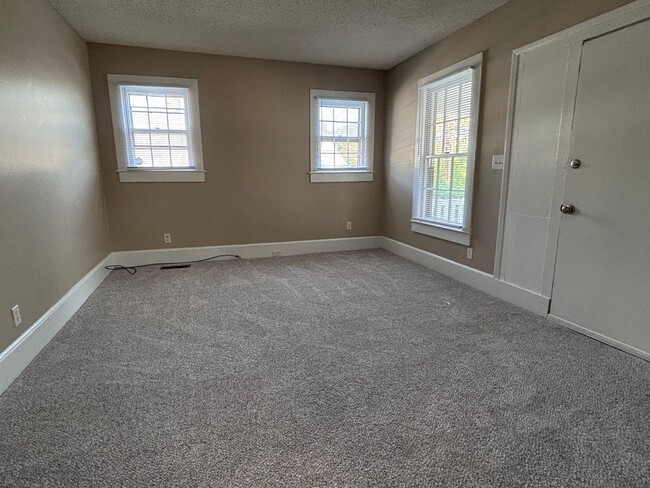 Photo - 3-bedroom Close to South Elm Street