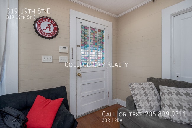 Photo - 319 19th St E