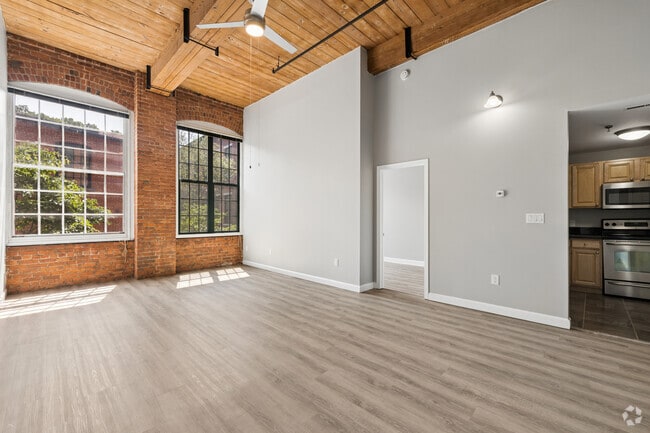 1BR, 1BA - 815SF - Living Room