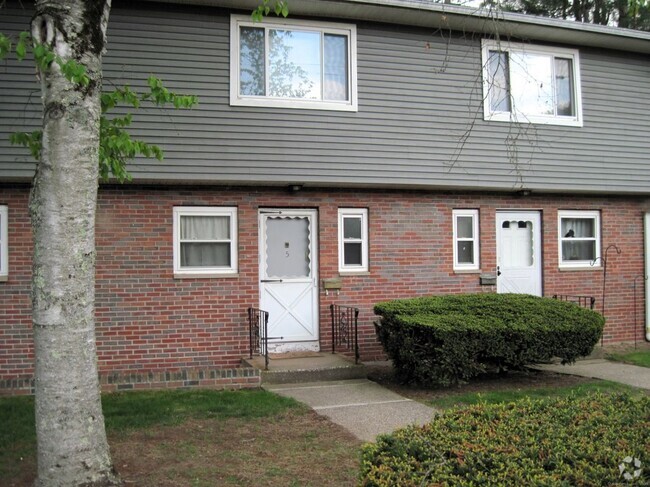 Building Photo - 11 Camelot Dr Rental