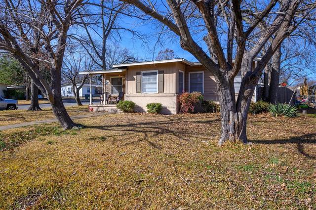 Photo - 221 W Burton St