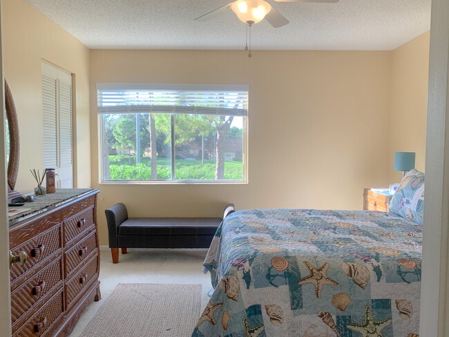 Building Photo - 320 Knotty Pine Cir Unit A2