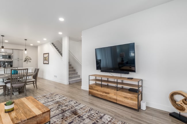 Photo - 5795 Champlain Dr