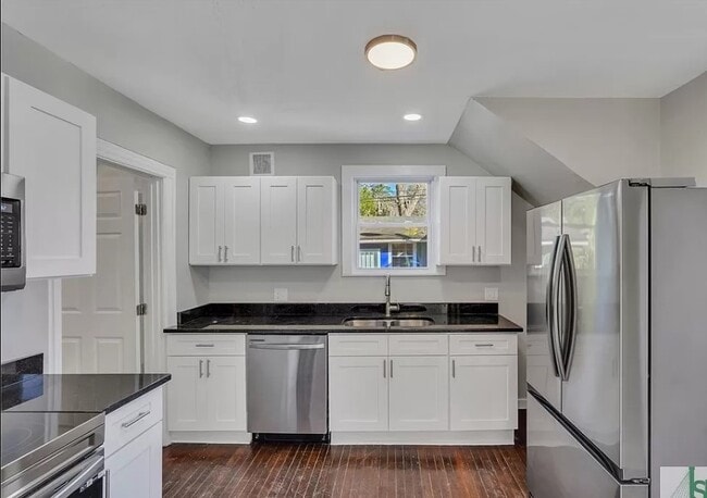 Building Photo - 824 E 39th St Unit A