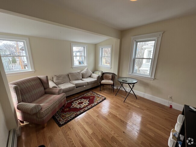 Building Photo - 11 Burnham St Rental