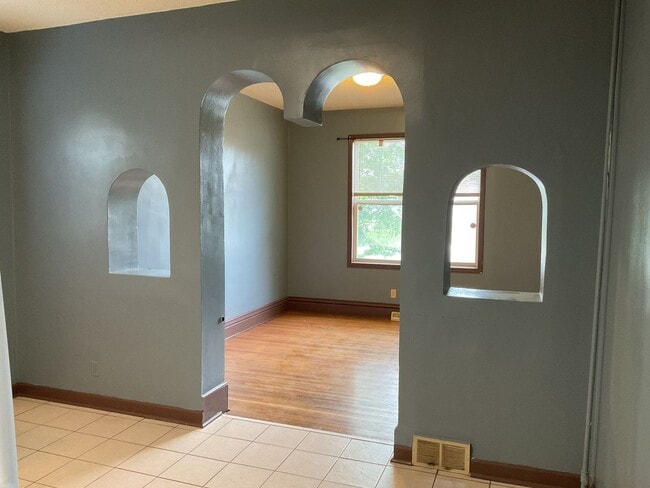 Photo - 512 Beaumont St E