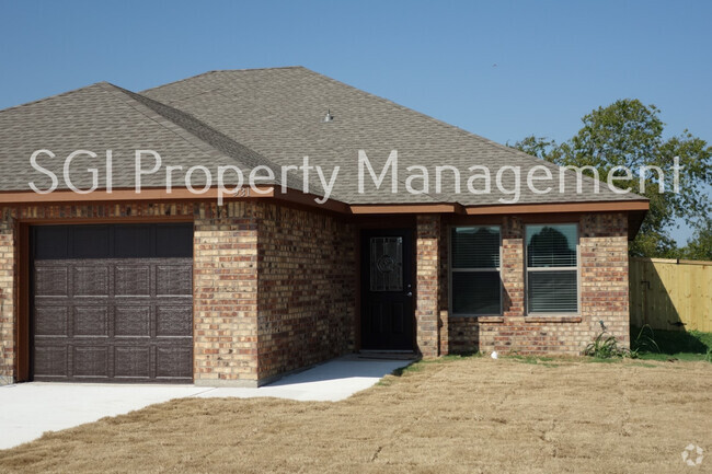 Building Photo - Fabulous half duplex Rental