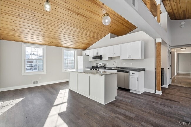 Building Photo - 201 Highbridge St