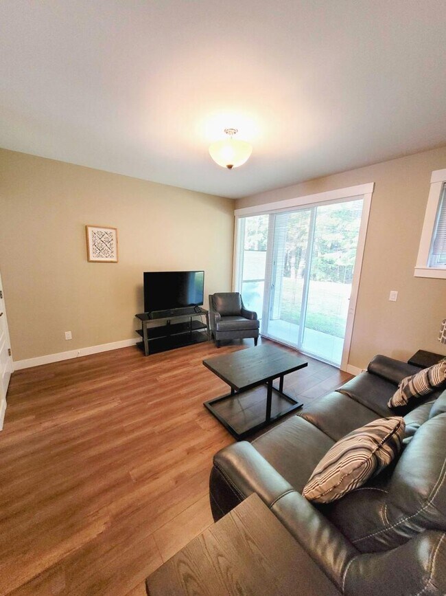 Photo - 2 bedroom in Kitimat BC V8C 2N9