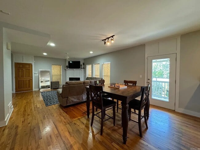 Photo - 3124 Kavanaugh Blvd Unit B