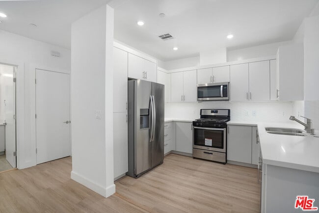 Photo - 1832 S Barrington Ave Unit 201