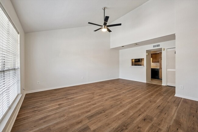 Building Photo - 1860 White Oak Dr Unit 384