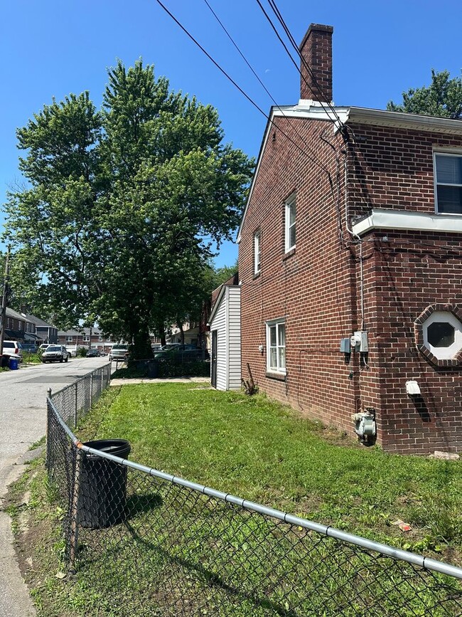 Photo - 4 Bed, 1 Bath Row home - Section 8 Approved