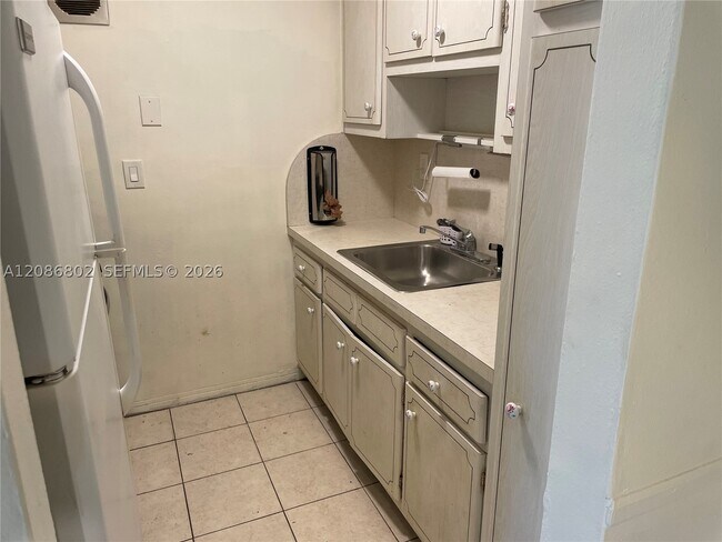 Building Photo - 15 NW 204th St Unit 17