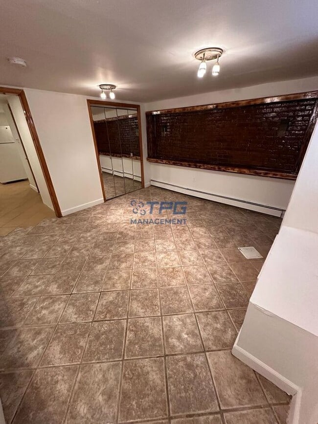 Building Photo - 235 Arlington Ave Unit Floor 1