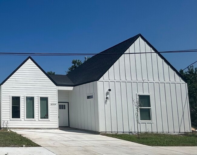 Photo - 8203 Sparta St