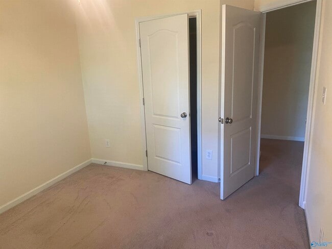 268 Shadow Ct SW