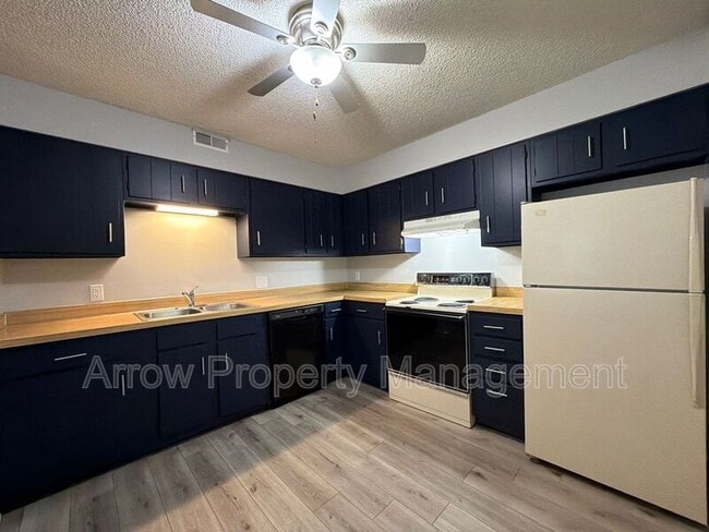 Photo - 729 H St Unit 1