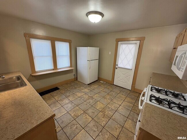 Photo - 705 E Marietta Ave