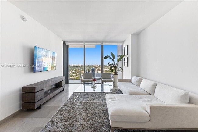 Photo - 88 SW 7th St Unidad 2506