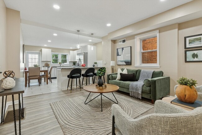 Building Photo - 39 W Front St