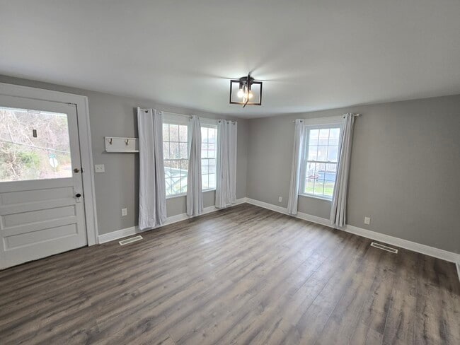 Photo - 105 California Ave