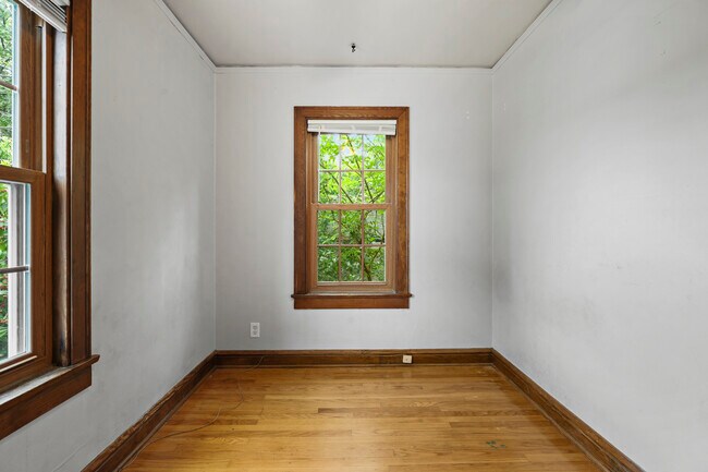 833 Midland St