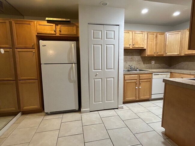 Photo - Gated Community, Darling 2 Bedroom, 2 Bathroom condo Unit #119