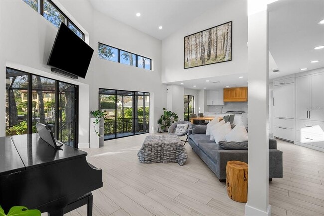 Photo - 746 S Davis Blvd