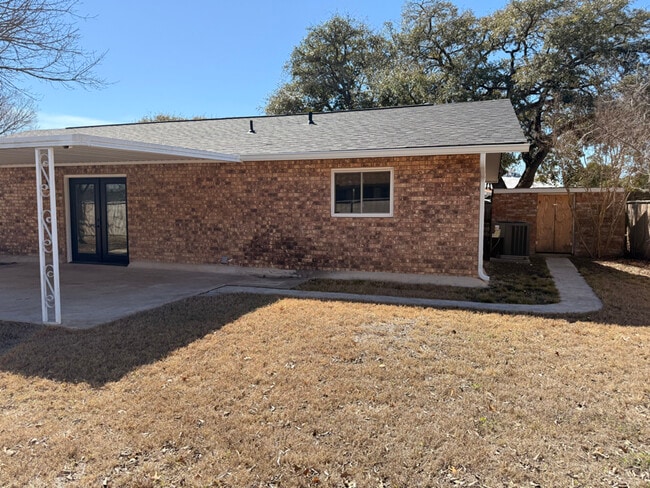 Photo - 140 Village Dr