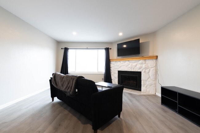Photo - 211 McCarrey St
