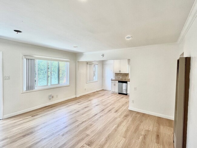 Photo - 2 bed 1 bath Apt in North Park Area Unit 4141