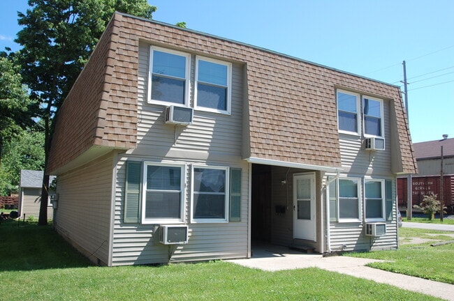 523-2 E Douglas - 523-2 E Douglas Apartment Unit 523-2 Douglas