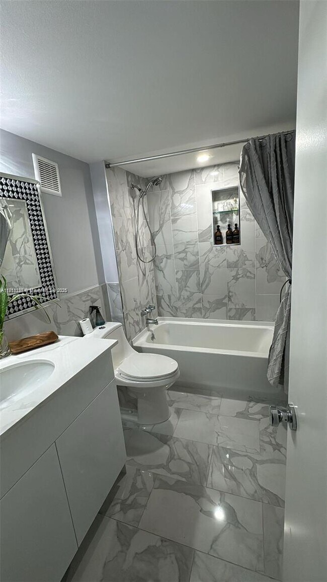 Photo - 370 E Laurel Dr Unit 3E