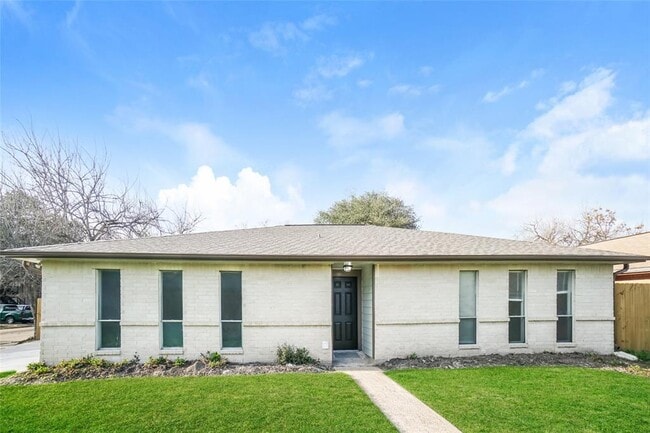 Photo - 203 La Fonda Dr House