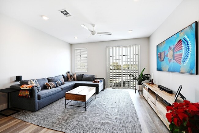 Photo - 2709 E 5th St Unit 1206