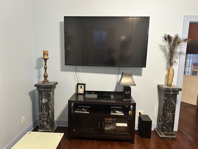 Photo - 423 Dakin St