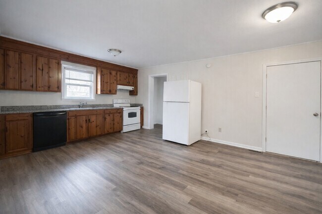 Photo - 1205 Broadus Ave SE