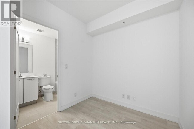 Photo - 75 James St S Unit 1221