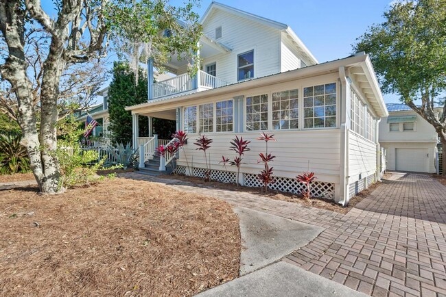 Photo - 313 St George St