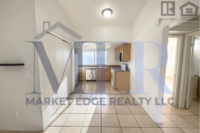 Building Photo - 2Bed/2Bath Apartment at Peoria Ave/19th Ave! Ready for Immediate Move-In! -- All Tile Flooring!