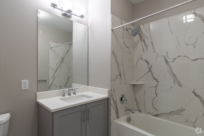 1BR, 1BA - 914SF