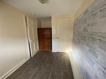 Photo - 137 W King St