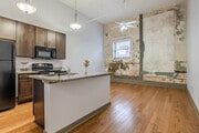 1BR, 1BA - 700SF