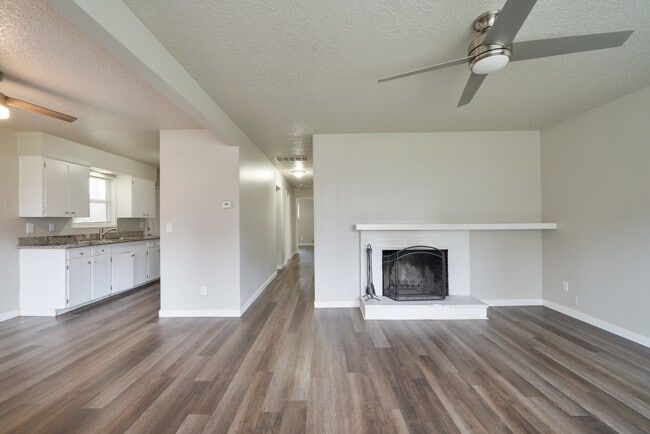 Photo - 15706 E Burnside St