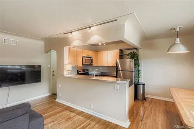 Photo - 636 N Washington St