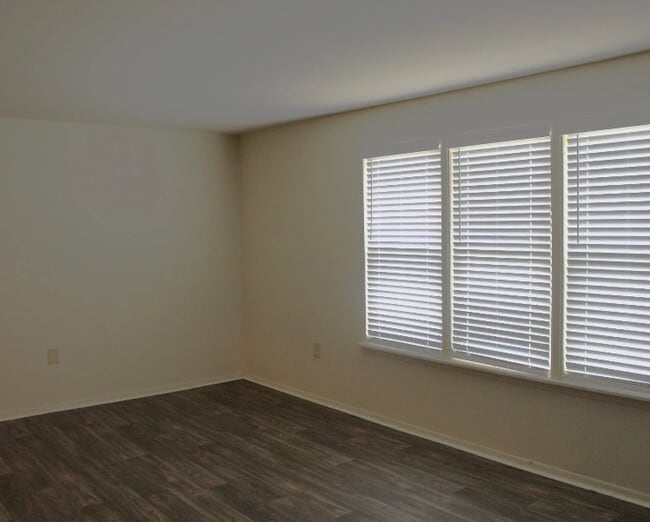 Cedarwood Manor (Fairlawn)