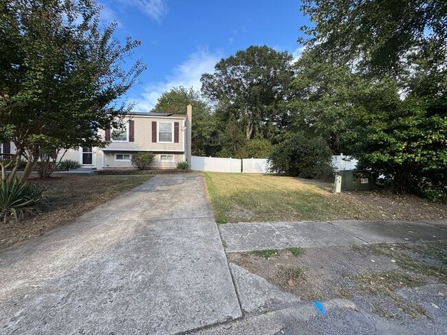 Building Photo - 2225 Pinefield Way Rental