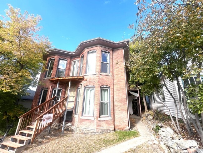 Building Photo - 318 Miller St Unit 2